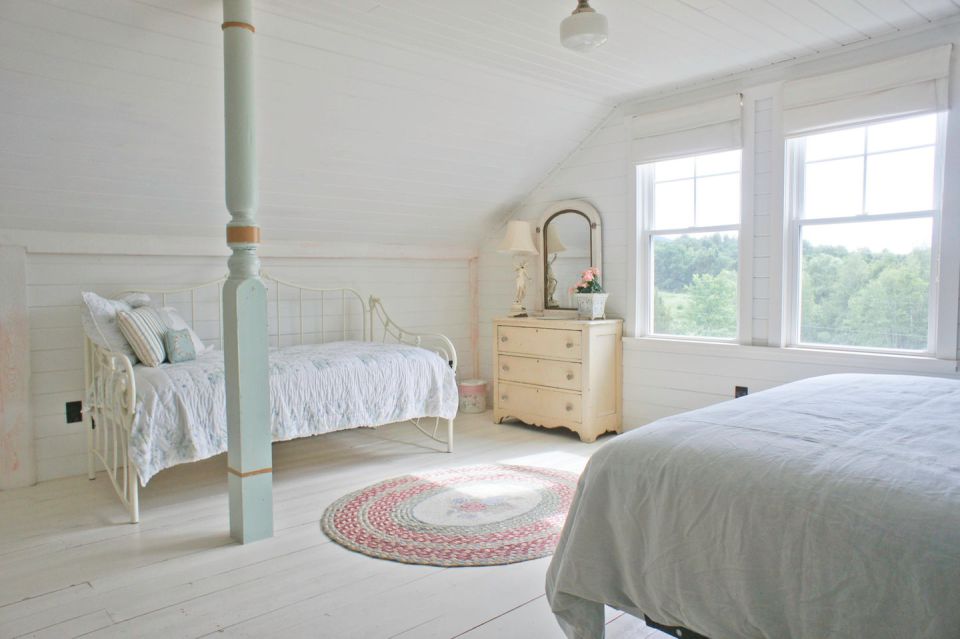 woodstock-barn-conversion-bedroom3-via-smallhousebliss