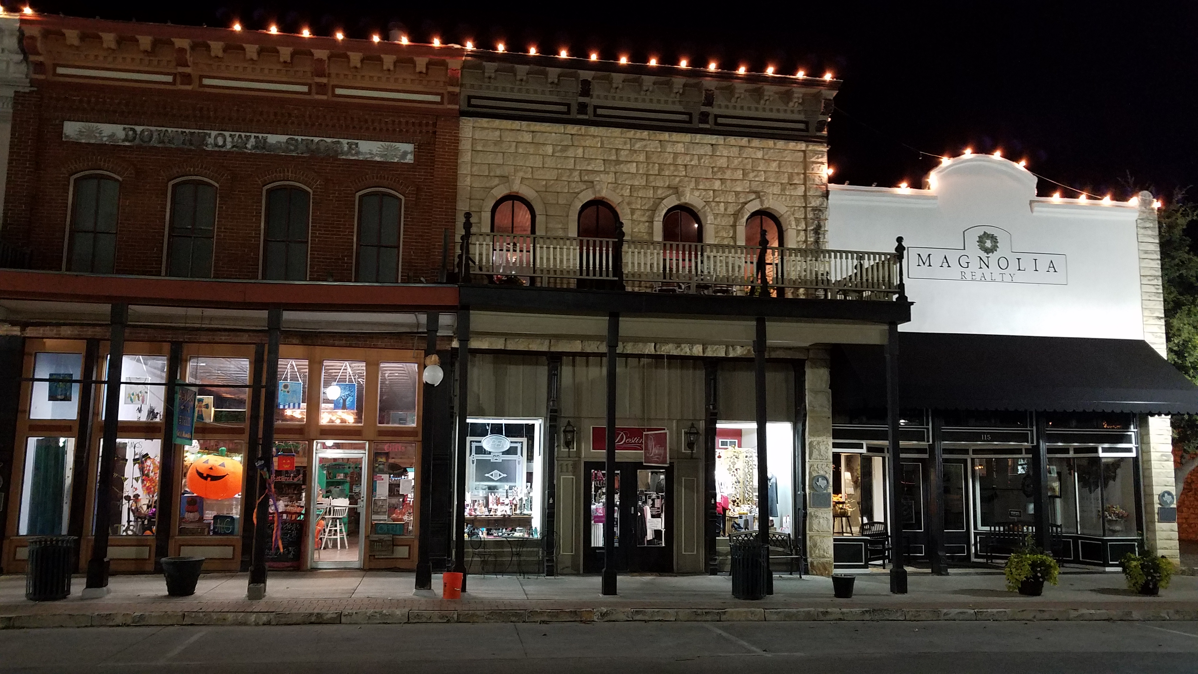 Historic Granbury Texas, Downtown Granbury Texas, Texas Retirement Towns, Lake Towns Texas, Antique Shopping Texas, Granbury Square